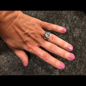 12 k gold ring with beautiful blue stone